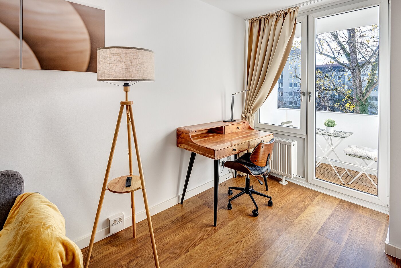 Apartment with 1 room | München-Milbertshofen | 70183 | Schreibtisch...