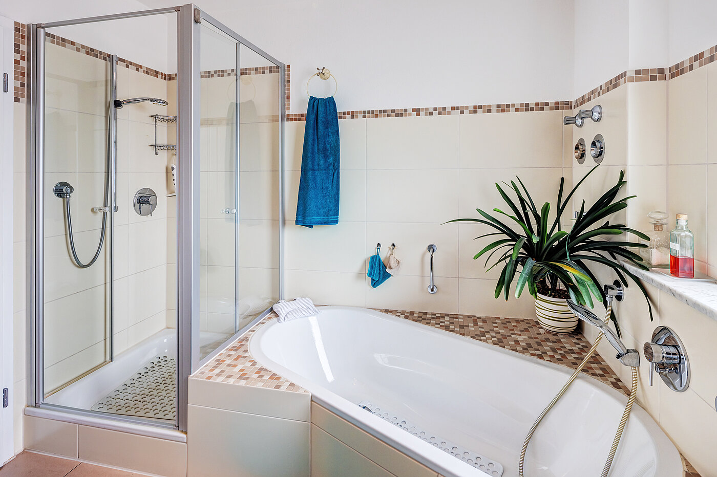 Apartment with 3.5 room | Bad Aibling | 70442 | ...mit Wanne und Dusche...