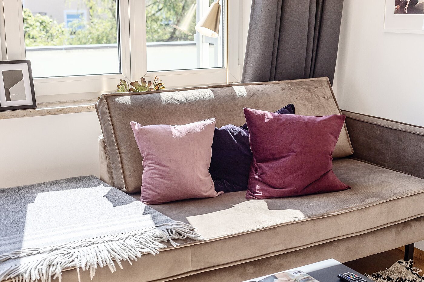 Apartment with 1 room | München-Neuhausen | 2010ML6 | ...mit gemütlicher Couch