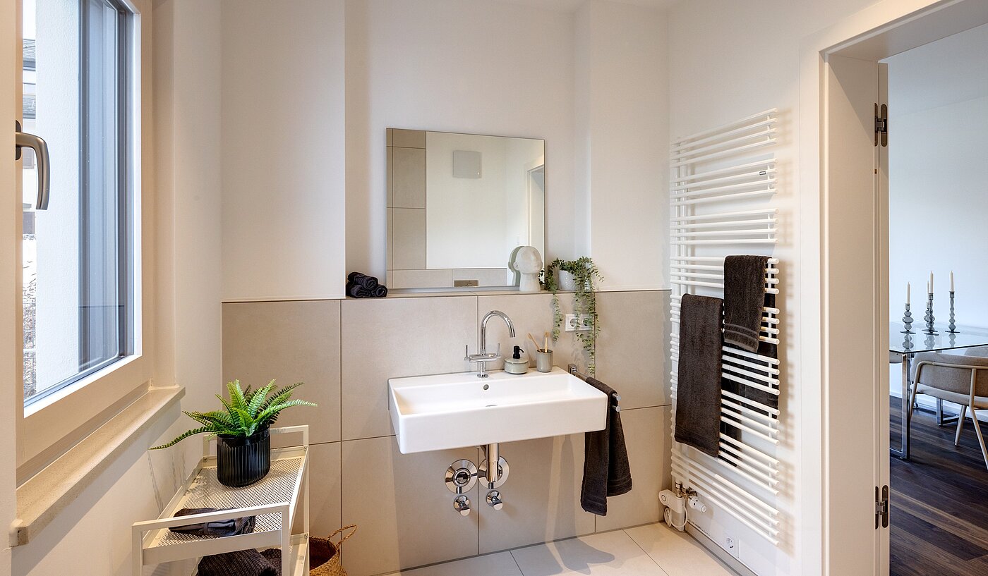 Terrassenwohnung with 2 room | München-Harlaching | 70372 | Tageslichtbad