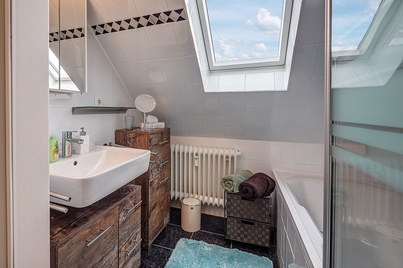 Attic Apartment with 3 room | München-Hasenbergl | 1803ML5 | ...mit Duschwanne