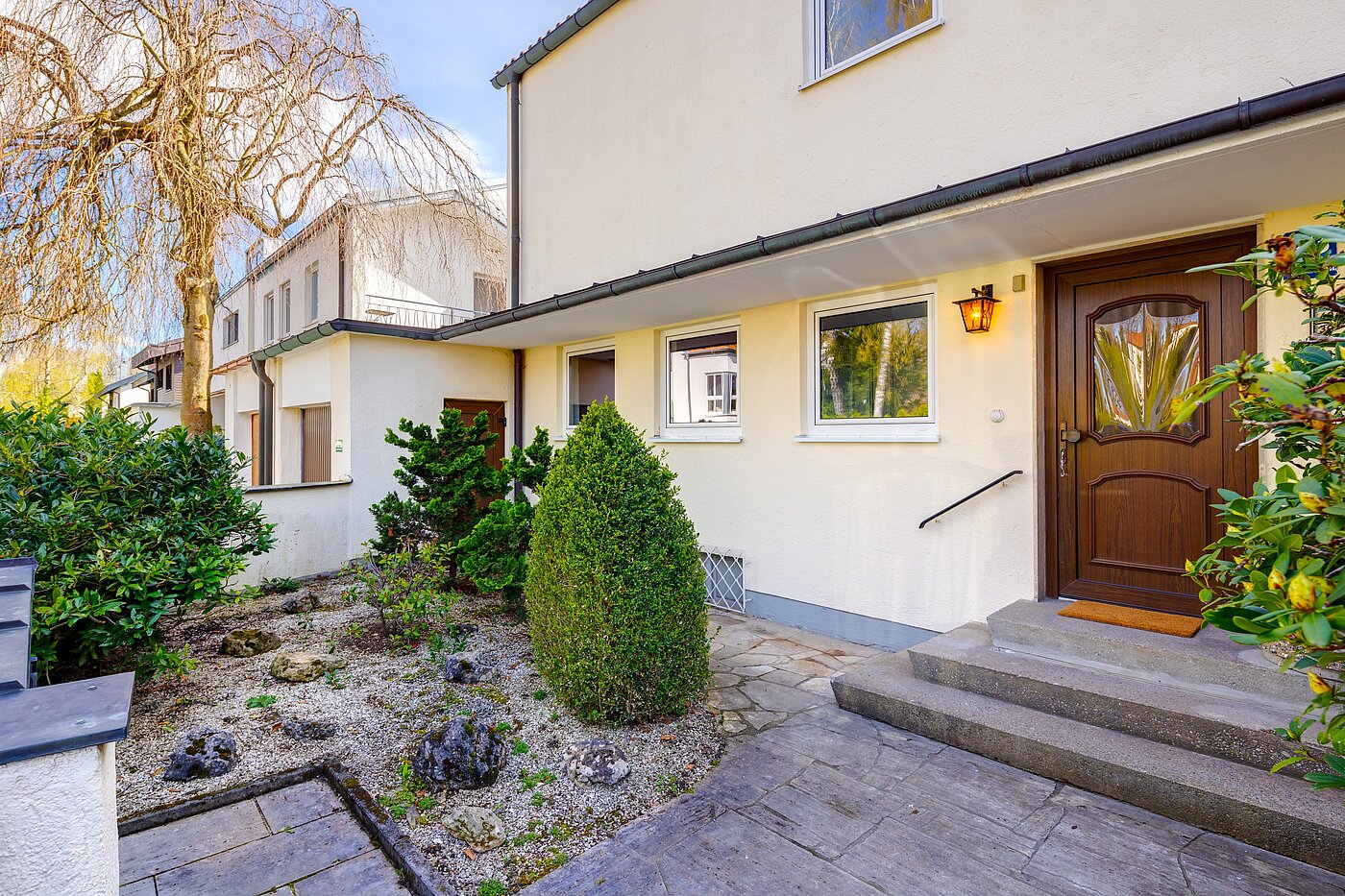 Semi-detached House with 4 room | München-Solln | 70120 | Vorgarten
