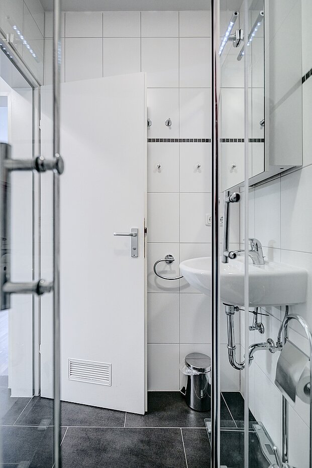 Apartment with 1 room | München-Fürstenried | 2301ML5 | Hell gefliestes Bad...