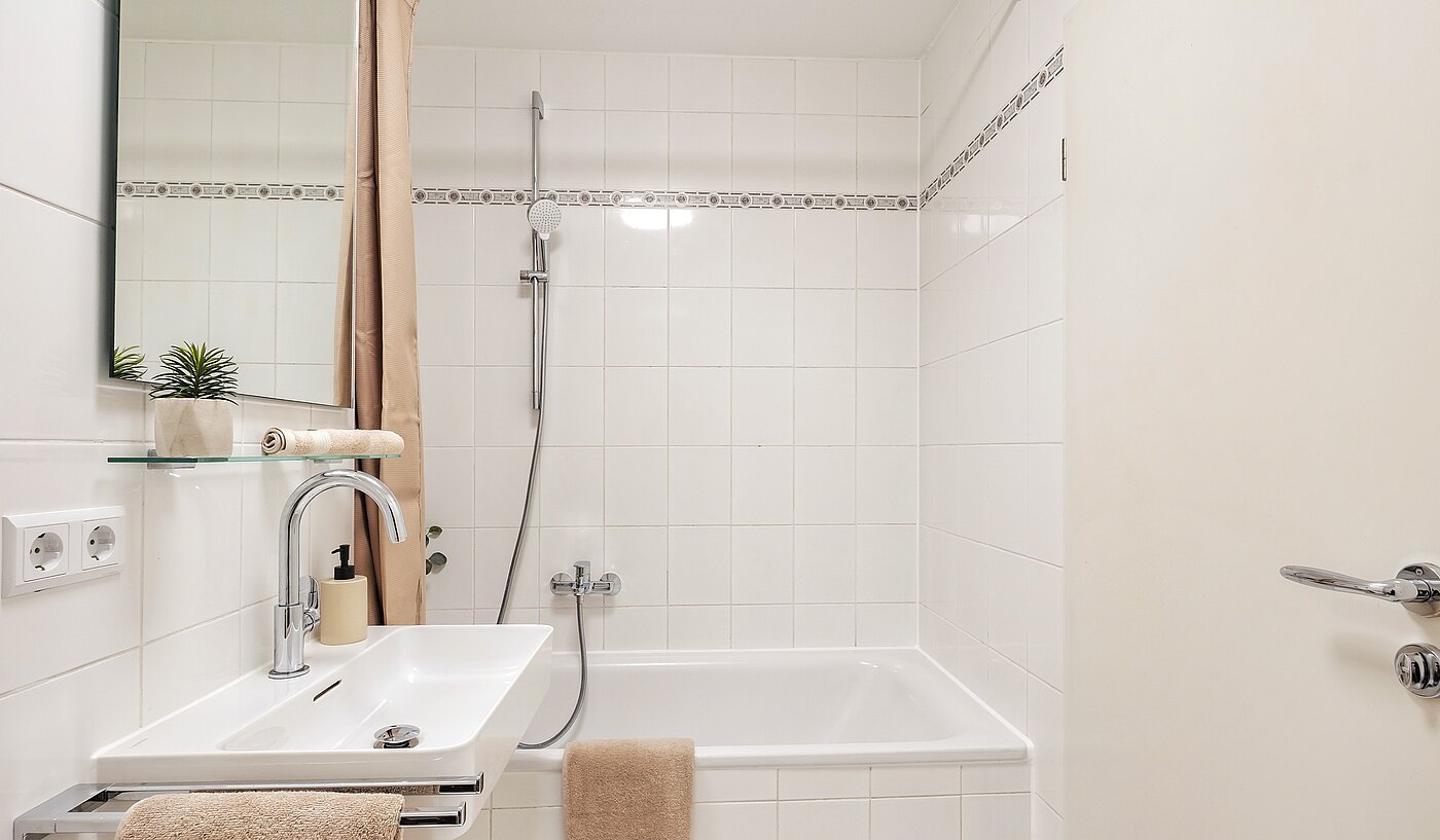 Apartment with 2 room | München-Laim | 70226 | Badewannenbad mit...