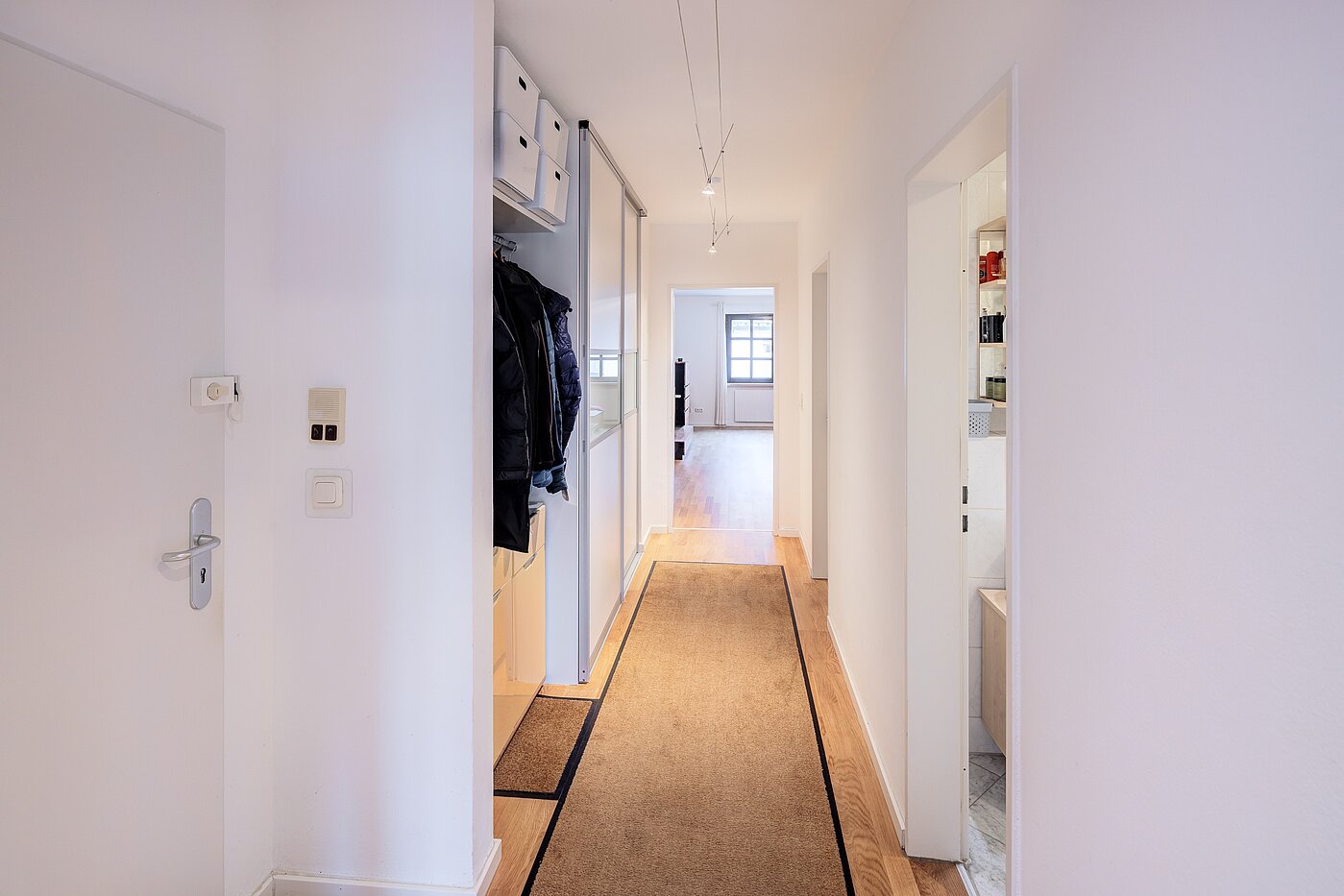 Apartment with 2 room | 70206 | Diele mit...