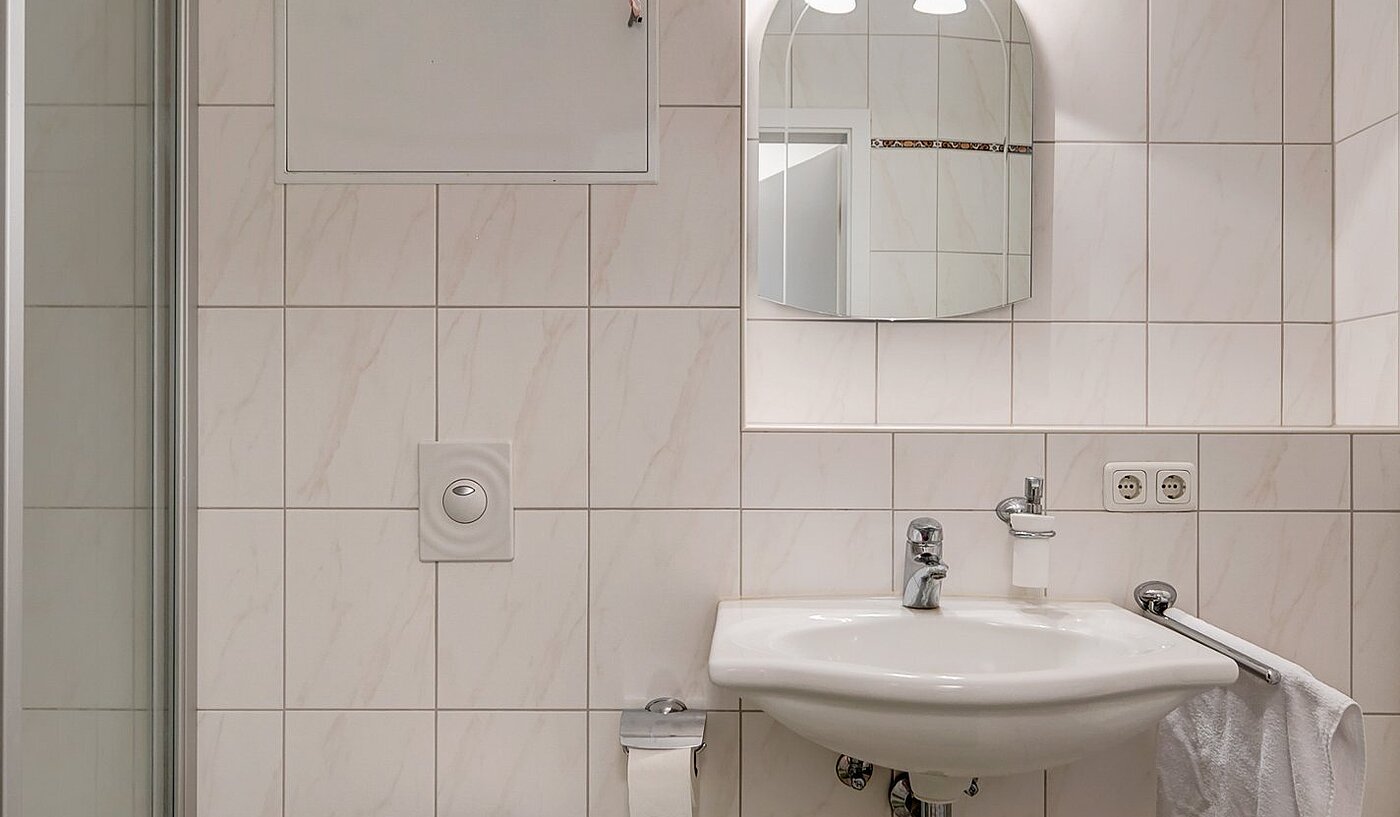 Apartment with 1.5 room | München-Au | 2104ML5 | Hell gefliestes Bad