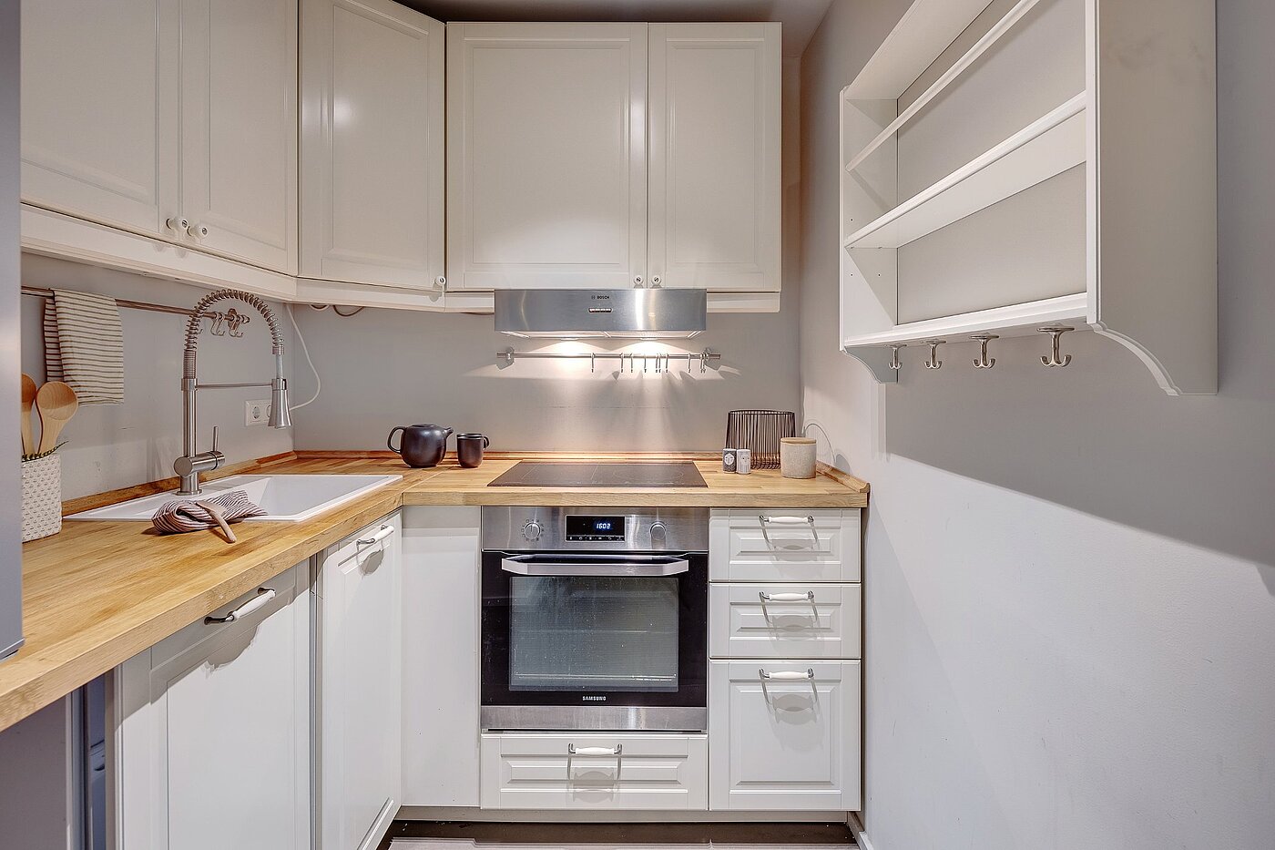 Raised Ground Floor with 2 room | München-Lehel | 2012ML1 | Helle Einbauküche