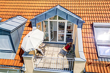 Unterschleißheim: Attractive 2-room apartment with a rooftop terrace