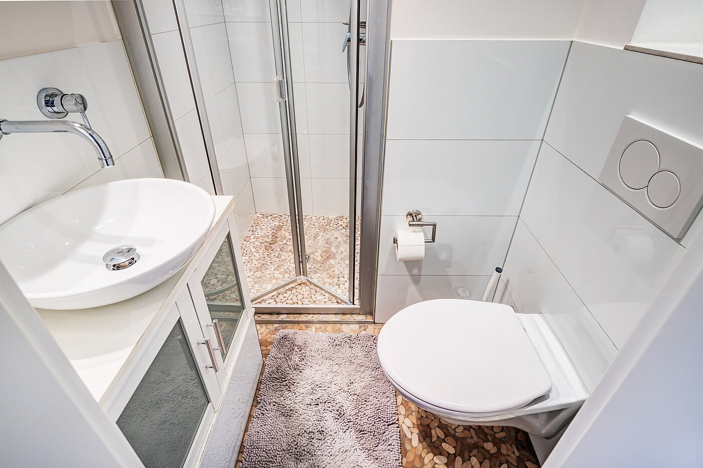 Ground floor apartment with 4 room | München-Neuhausen | 70471 | Weiß gefliestes Bad...