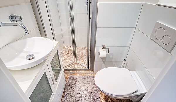 Ground floor apartment with 4 room | München-Neuhausen | 70471 | Weiß gefliestes Bad...