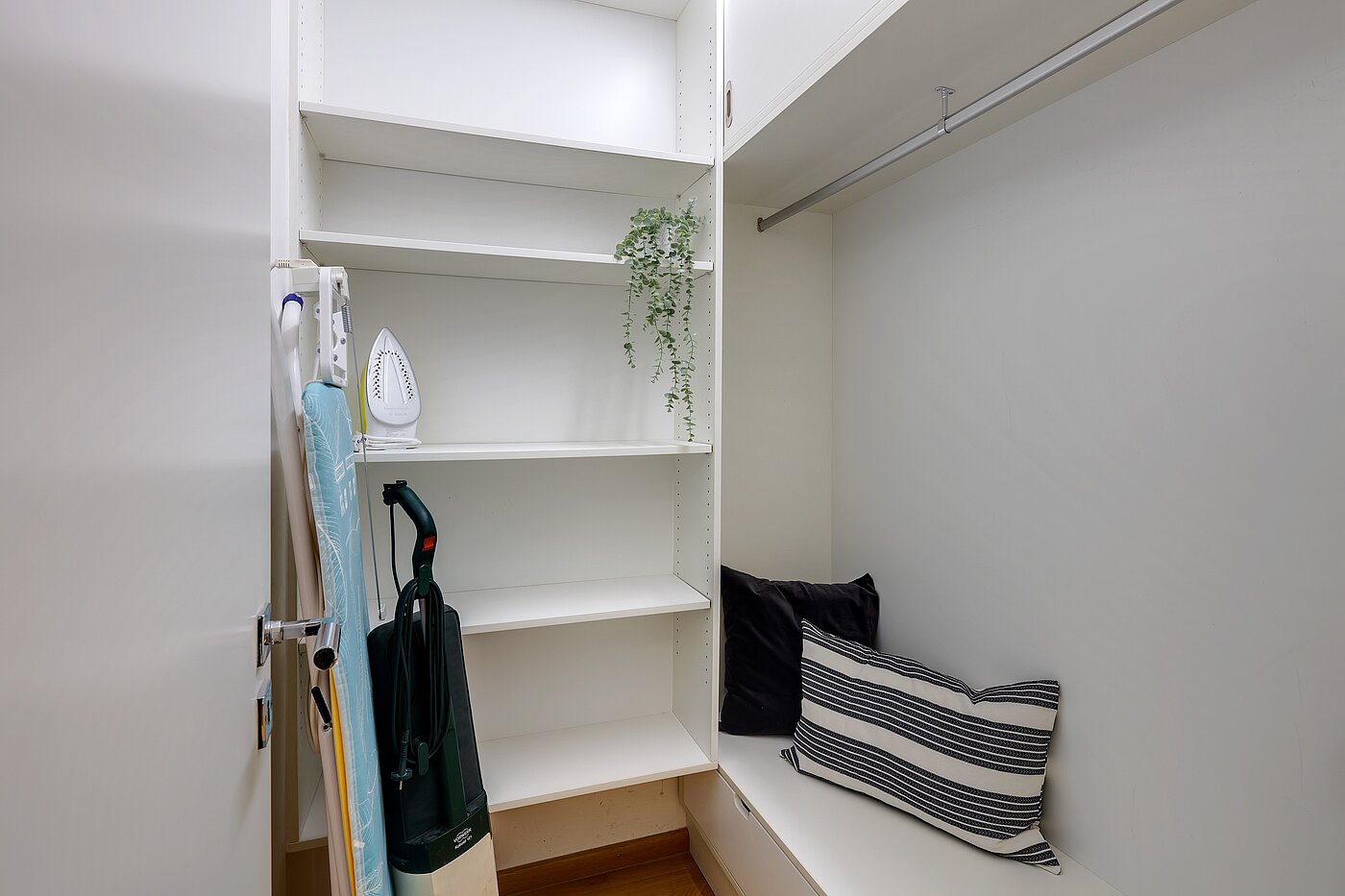 Apartment with 2 room | München-Schwabing | 2208ML2 | Praktischer Abstellraum
