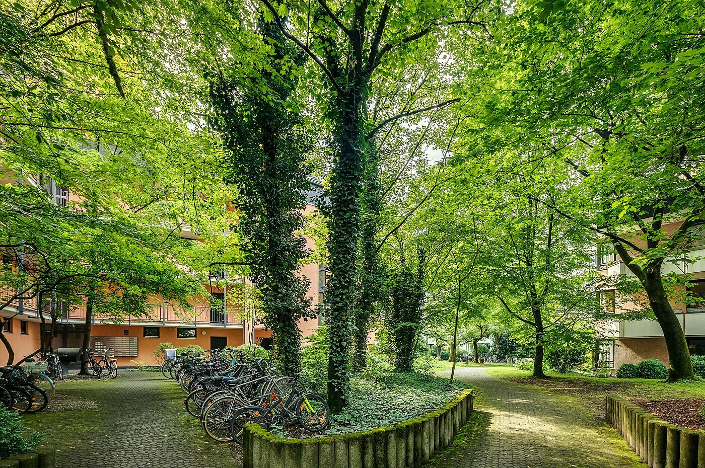 Apartment with 1 room | München-Haidhausen | 2102ML4 | Zugang zum Haus im Sommer