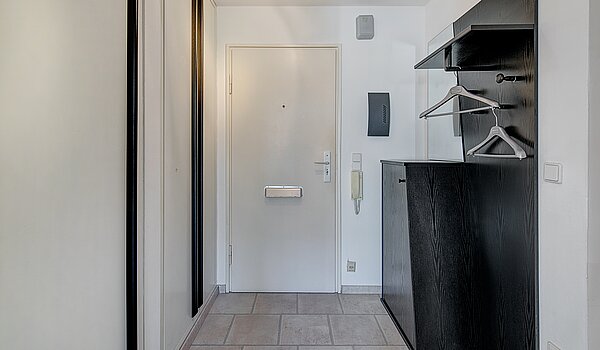Apartment with 1 room | München-Feldmoching | 70484 | Flur mit Garderobe