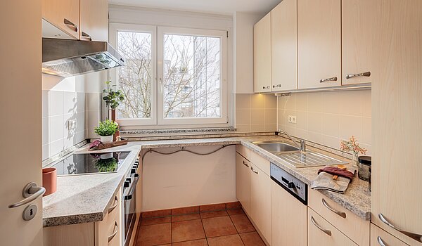 Apartment with 2 room | München-Bogenhausen | 70396 | Küche mit Fenster...