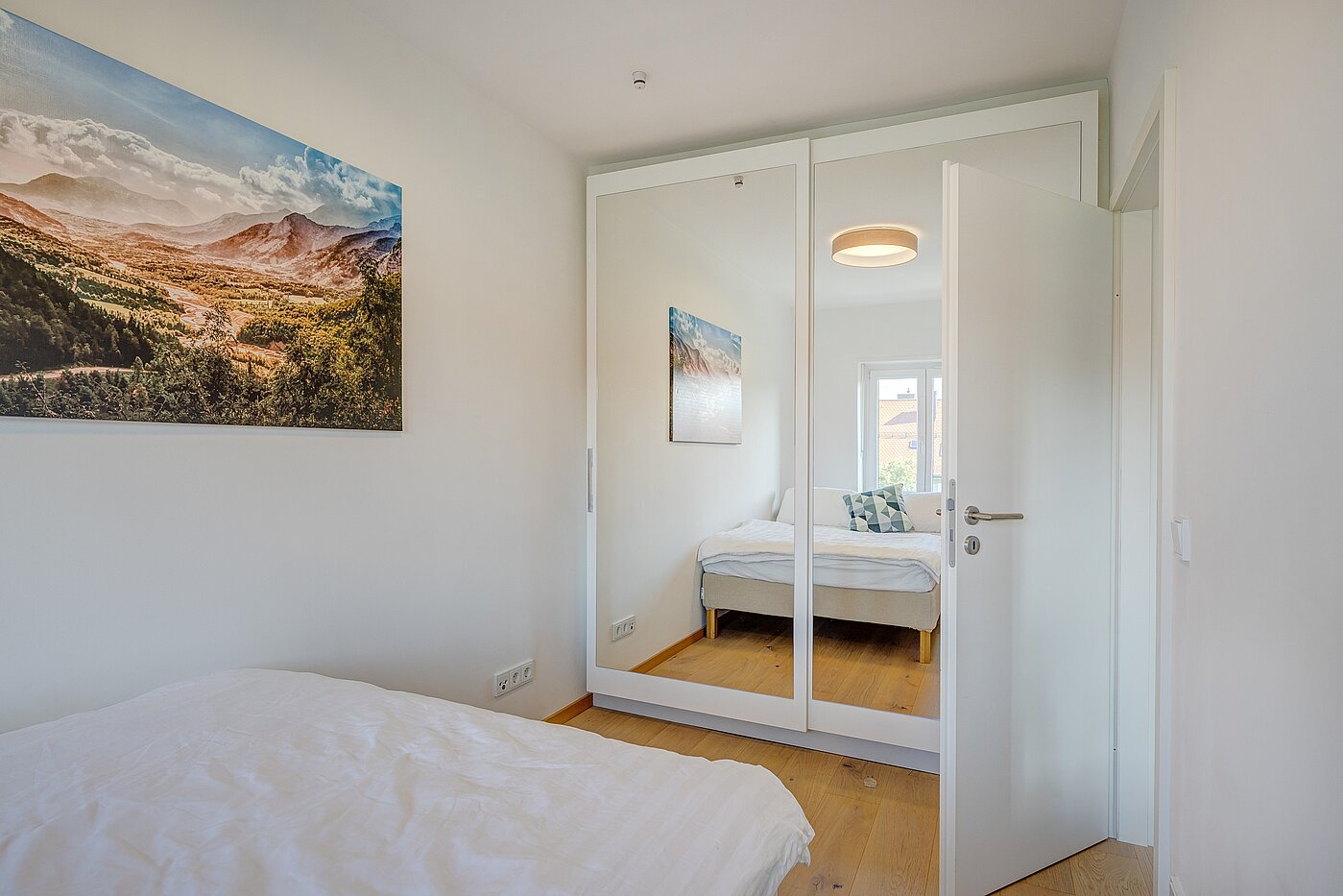 Apartment with 1 room | München-Schwabing | 70198 | Kleiderschrank mit Stauraum