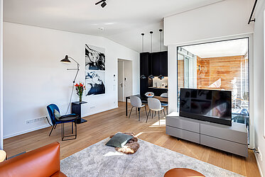 Maxvorstadt: Modern penthouse with top-of-the-line amenities—south-facing loggia
