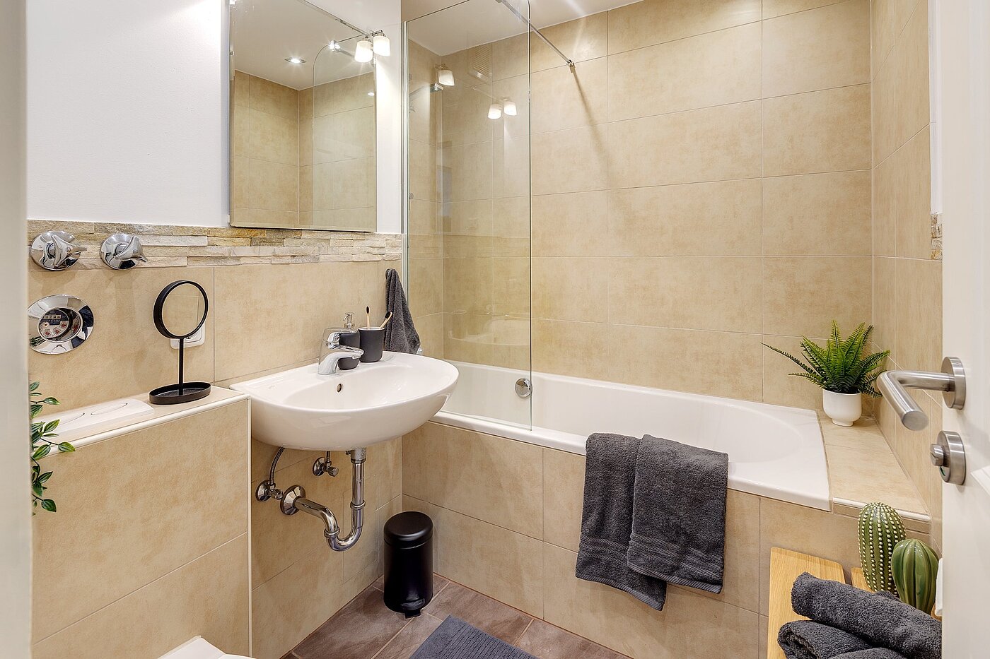 Apartment with 2 room | München-Pasing | 2108ML1 | Geschmackvolles Bad...