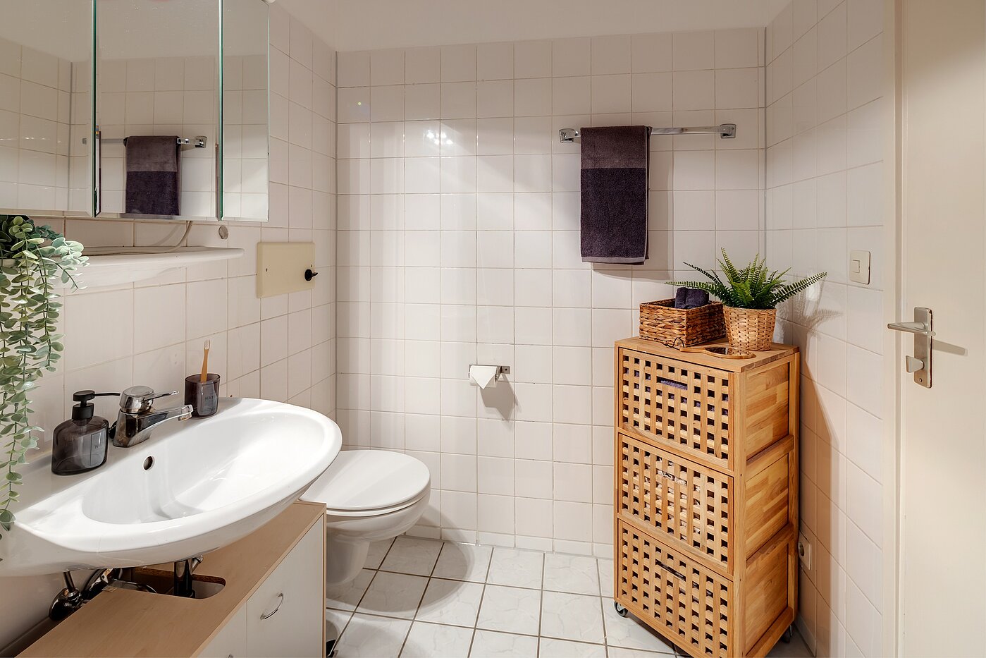 Apartment with 2 room | München-Sendling-Westpark | 2204ML2 | Weiß gefliestes Bad...