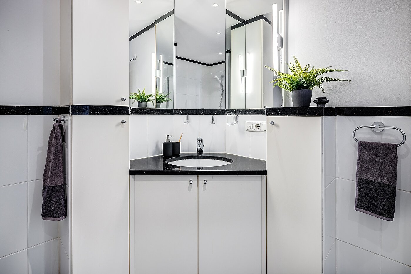 Apartment with 3 room | München-Schwabing | 2202ML12 | Der Waschtisch geschickt platziert