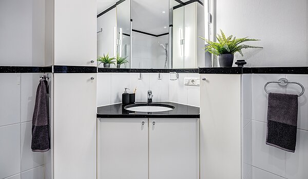 Apartment with 3 room | München-Schwabing | 2202ML12 | Der Waschtisch geschickt platziert