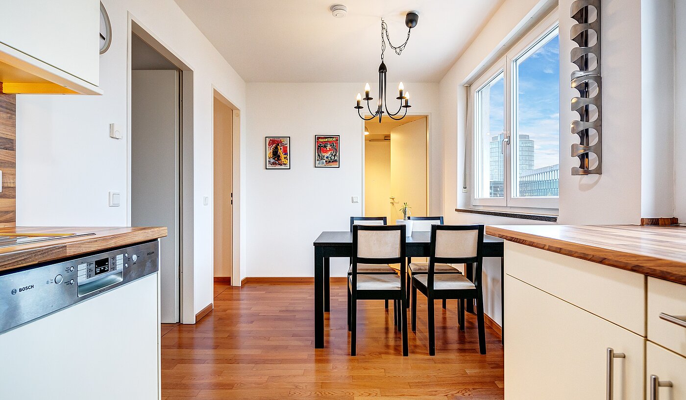 Apartment with 2.5 room | 70020 | ...mit Fenster und Platz zum Essen