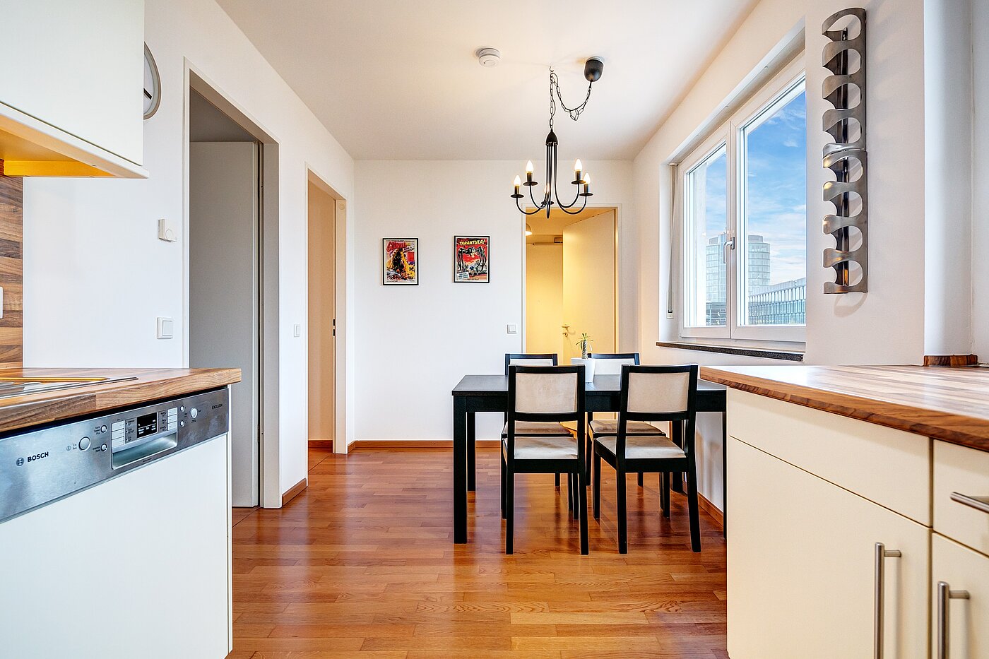 Apartment with 2.5 room | 70020 | ...mit Fenster und Platz zum Essen