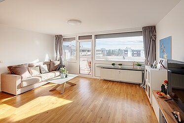 Schwabing-West: Sunny 3-room apartment with a magnificent view of the mountains