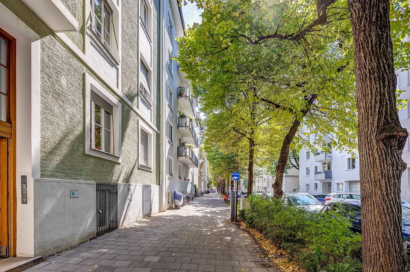 Apartment with 3 room | München-Schwabing | 2212ML1 | ...viel Grün im Sommer