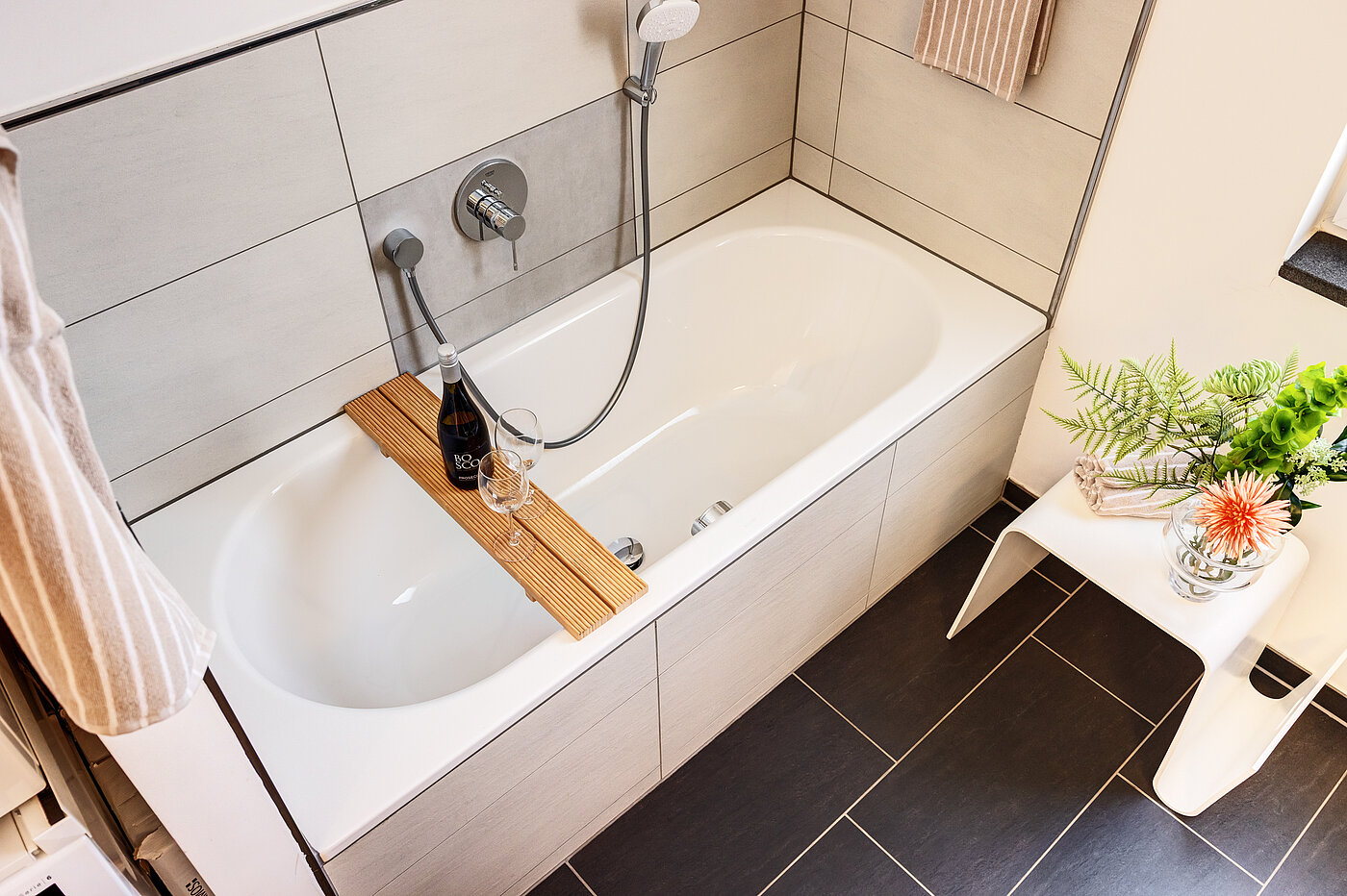 Penthouse with 2 room | München-Bogenhausen | 70385 | ...mit Badewanne und ...