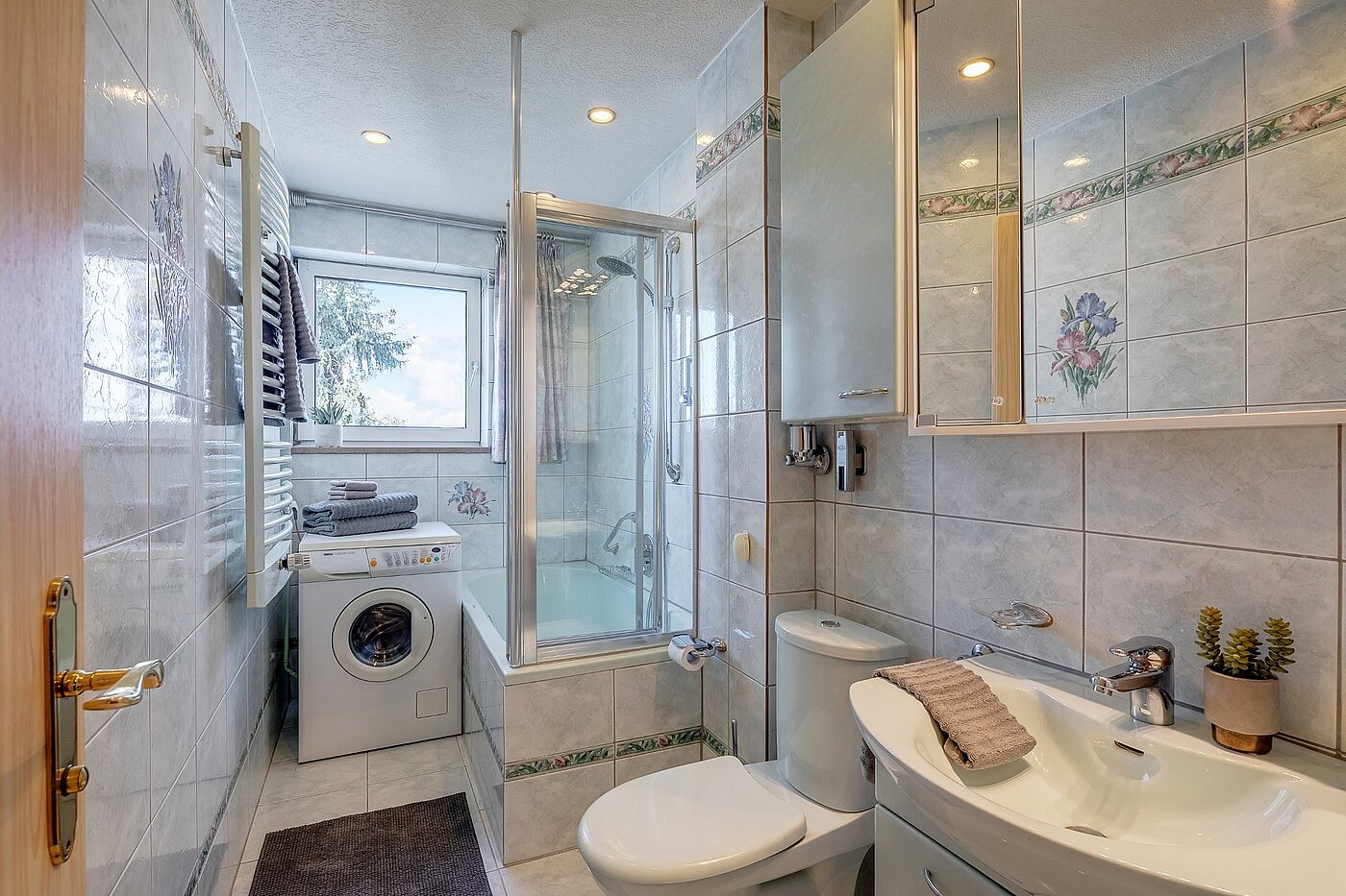 Apartment with 2 room | München-Ramersdorf | 1812ML2 | ...Bad mit viel Platz