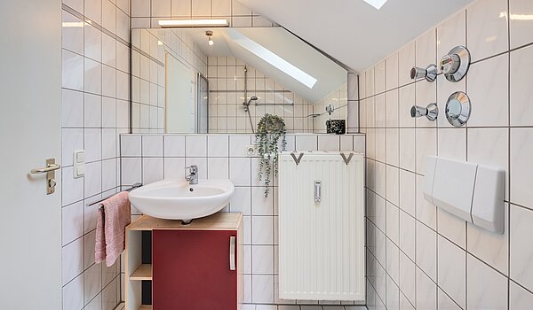 Apartment with 2 room | Poing | 70373 | Tageslichtbad mit...