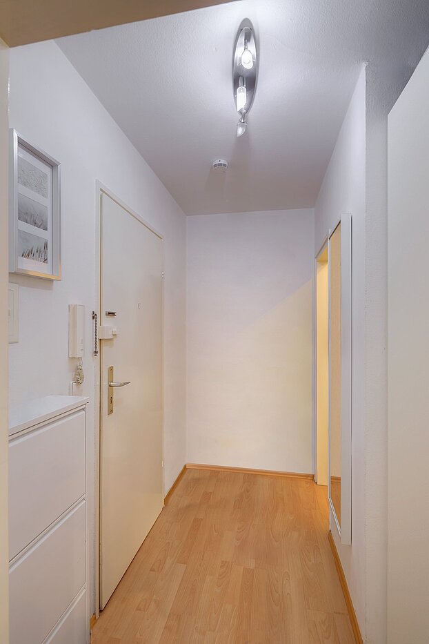 Apartment with 1 room | München-Obergiesing | 2104ML3 | Flur mit Schrank im Eck