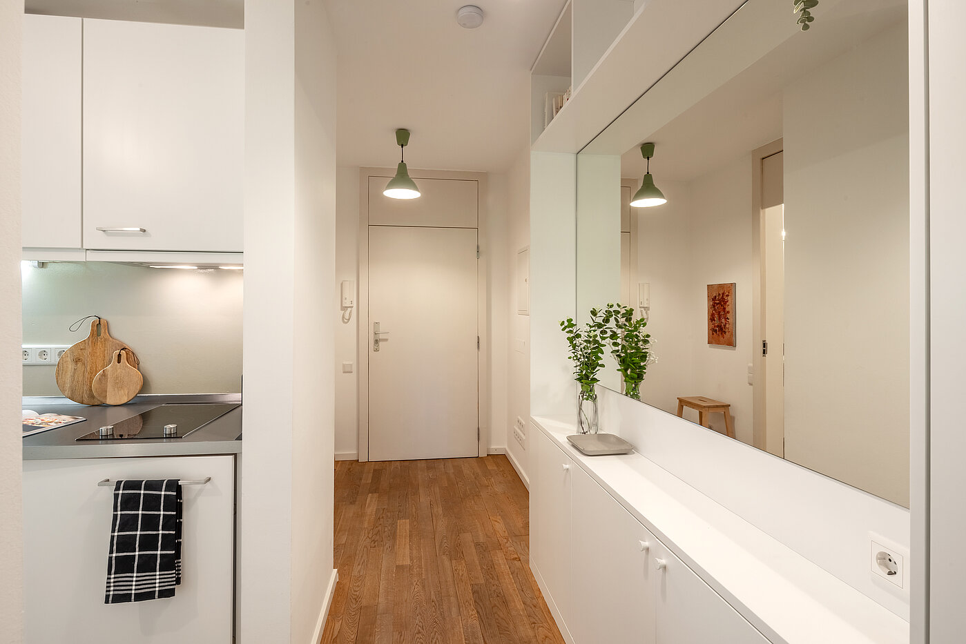 Apartment with 2 room | München-Solln | 70418 | Flur Blickrichtung Eingang