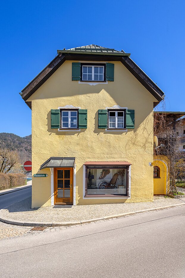 Mehrfamilienhaus with 11 room | Rottach-Egern | 70215 | Ansicht von Westen.