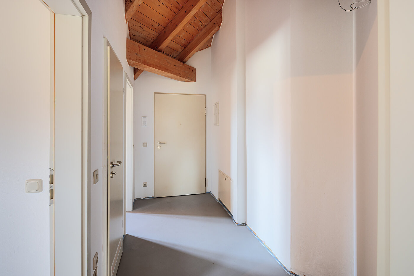 Attic Apartment with 2 room | 70314 | Flur