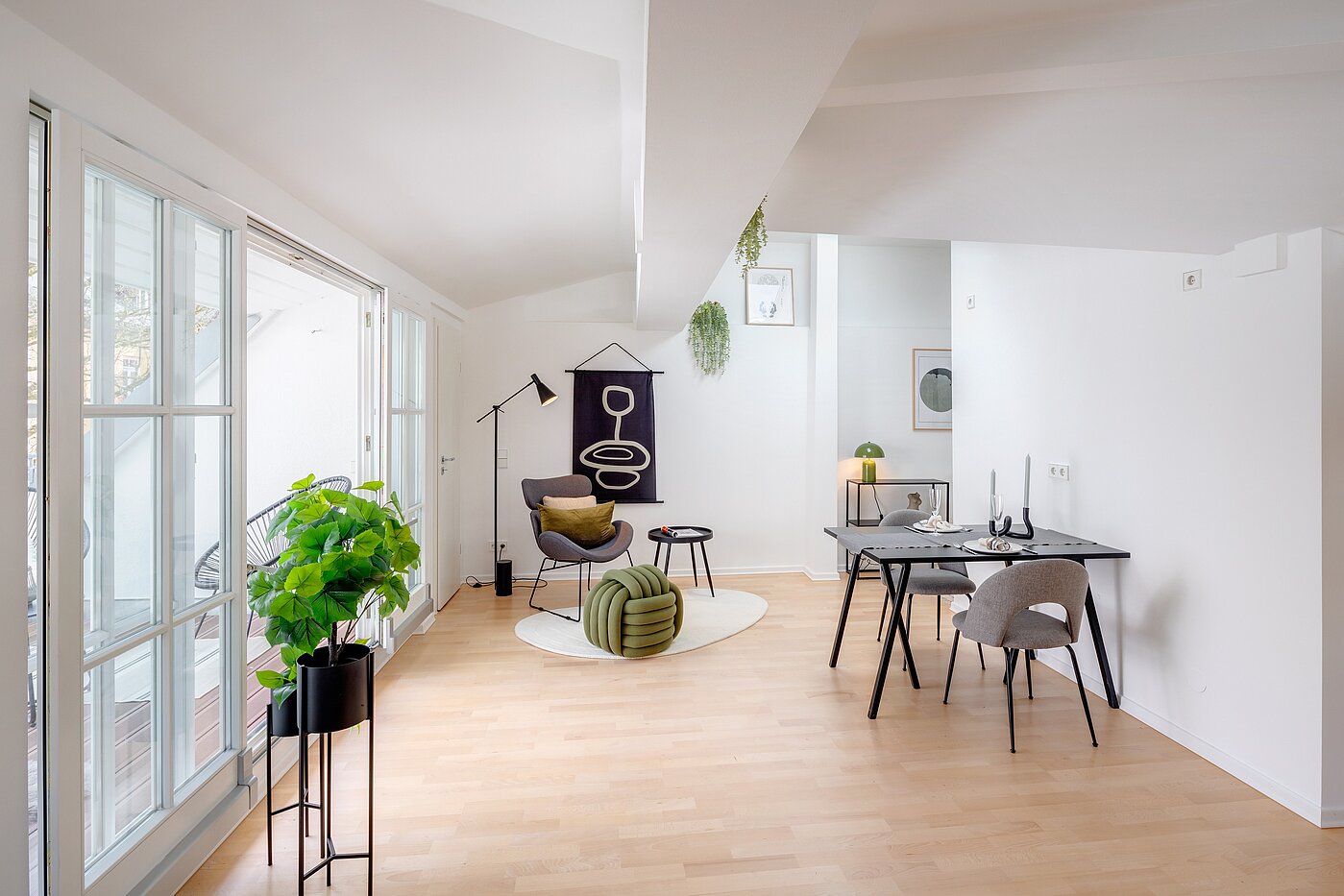 Attic Apartment with 1 room | München-Sendling | 700402 | Heller Wohn-/Essbereich