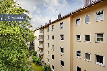 Quiet, south-facing 2-room apartment (41 m²) near suburban train
station “Hirschgarten”