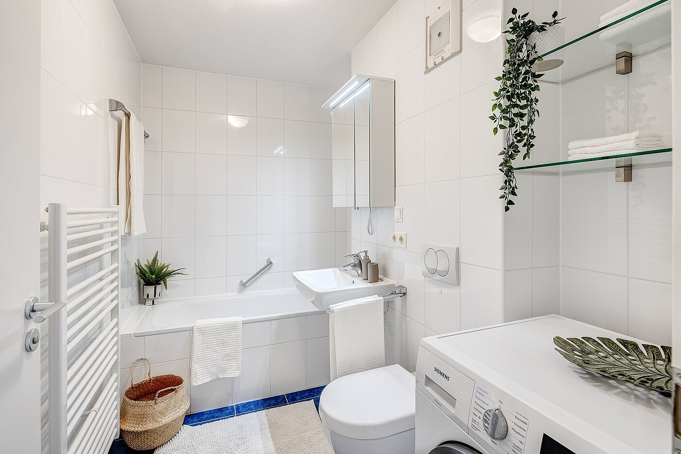 Apartment with 3 room | München-Laim | 2206ML2 | Und Bad Nr. 2 ganz in weiß...
