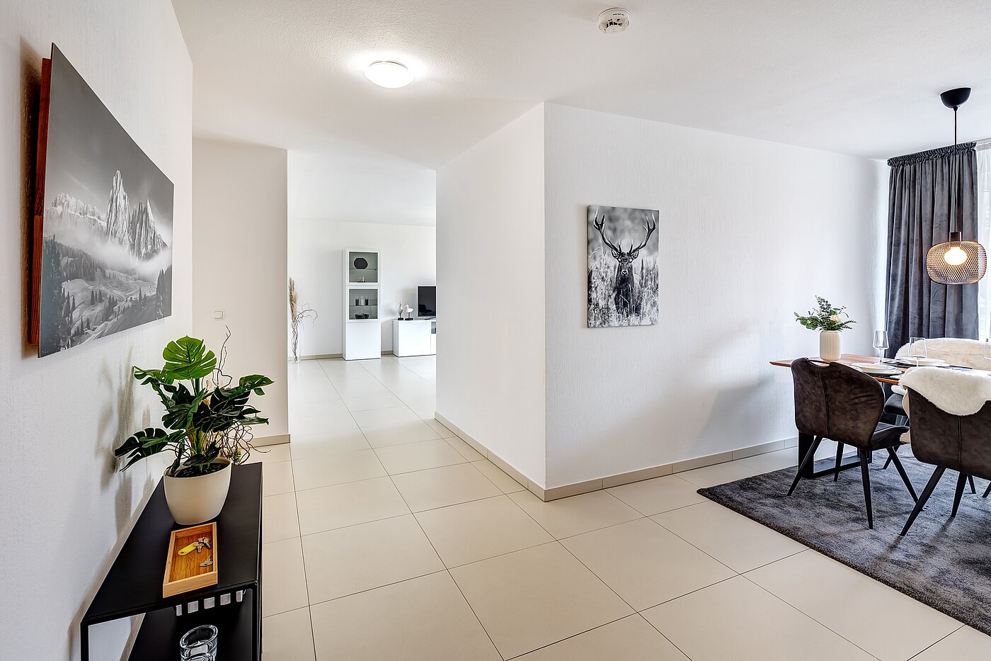 Apartment with 3.5 room | 70284 | Blick ins Wohnzimmer