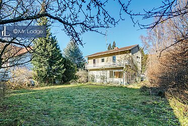 Quiet neighbourhood Germering: Property of approx. 585m² with an own access