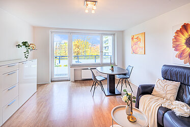 Neuperlach: Leasehold - Attractive 2-room apartment with balcony and parking space - vacant