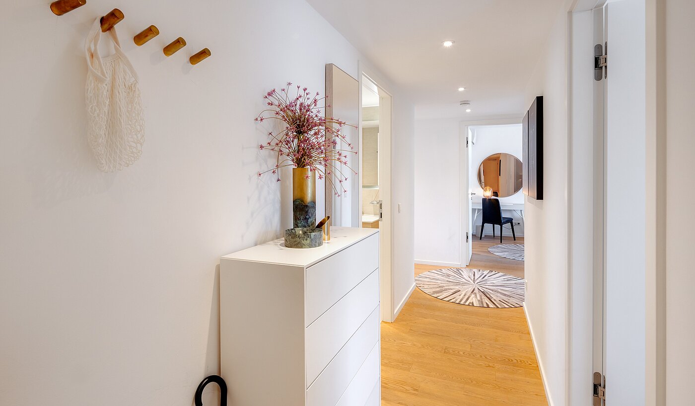 Apartment with 4 room | München-Bogenhausen | 70380 | Flur vom Eingang kommend