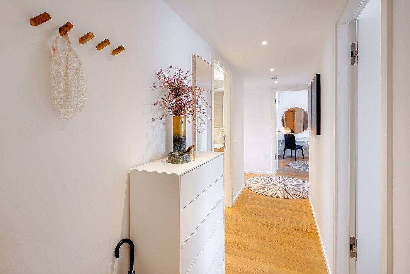 Apartment with 4 room | München-Bogenhausen | 70380 | Flur vom Eingang kommend