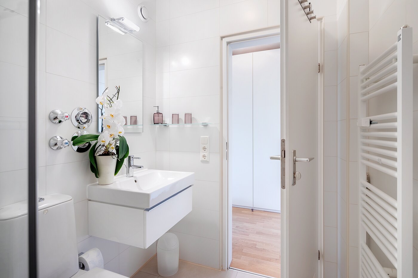 Apartment with 1 room | München-Solln | 70499 | Geschmackvolles Bad...