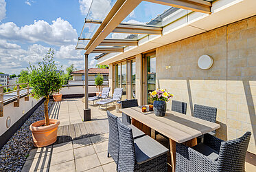 Oberföhring: Exclusive penthouse apartment with private elevator access - available