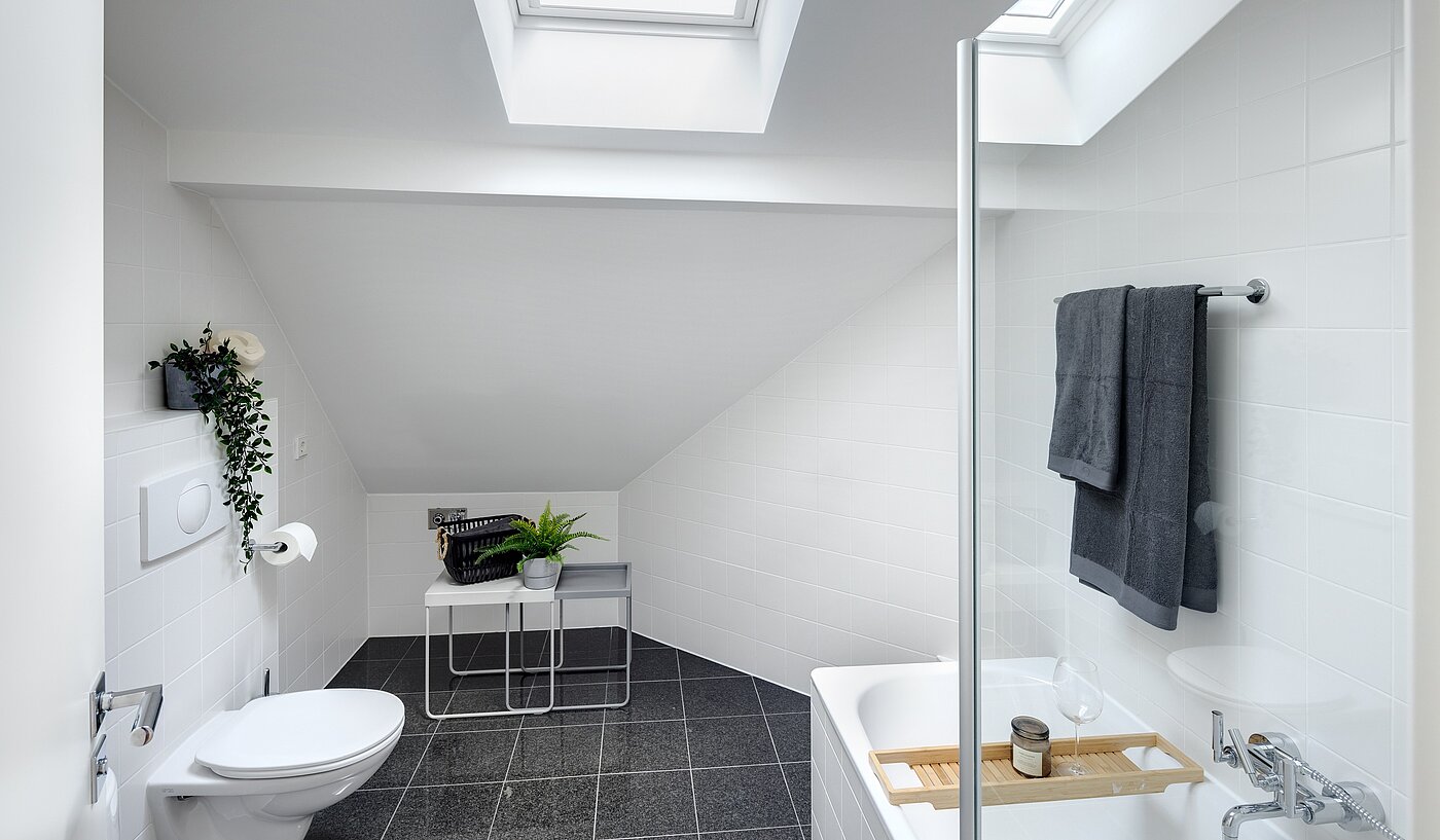 Attic Apartment with 1 room | München-Sendling | 700402 | Badezimmer mit Wanne