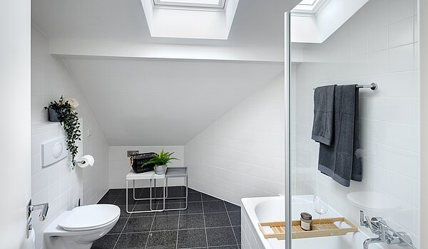 Attic Apartment with 1 room | München-Sendling | 700402 | Badezimmer mit Wanne