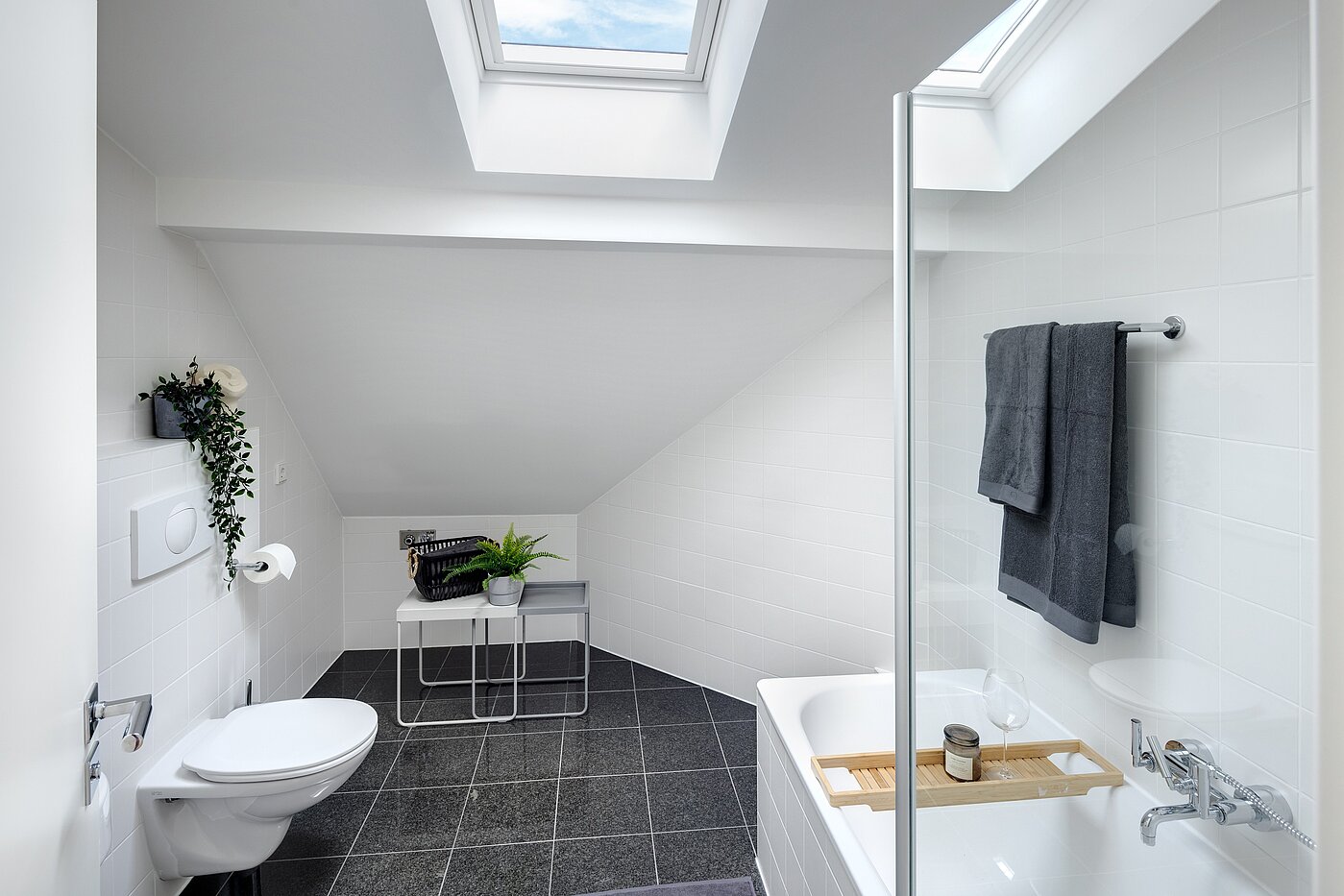 Attic Apartment with 1 room | München-Sendling | 700402 | Badezimmer mit Wanne