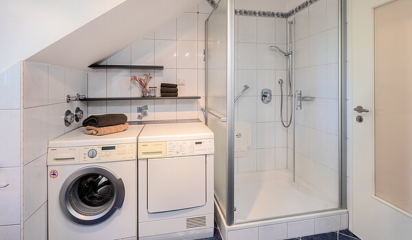Attic Apartment with 3 room | 70501 | Dusche
