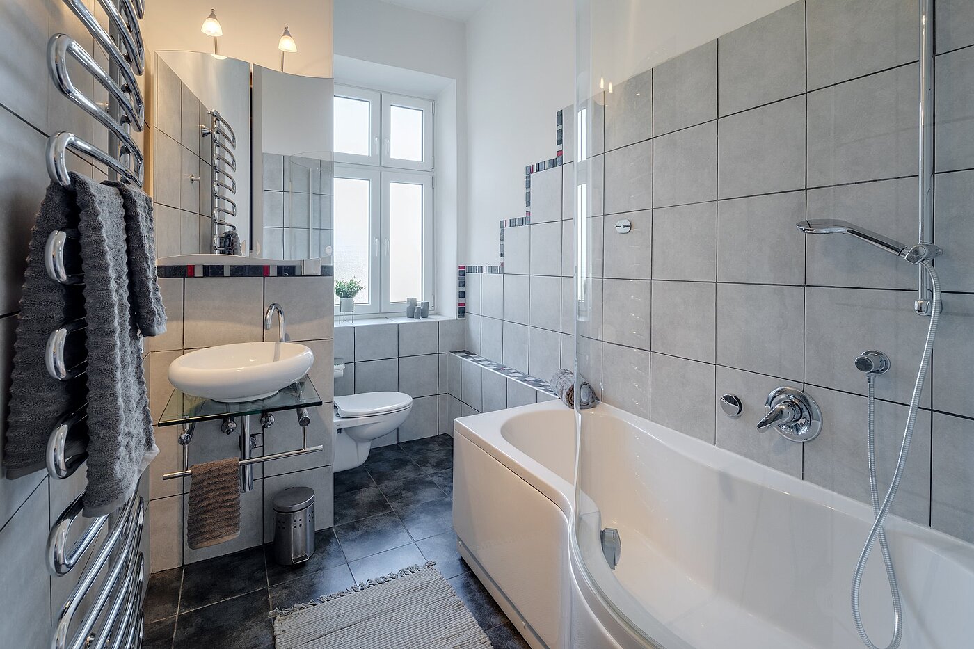 Apartment with 5 room | München-Au | 2009ML3 | Wannenbad mit Fenster...